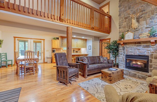 Branson West Cabin | L004, 4Br, 4Ba Refreshing Roark Creek Cabin