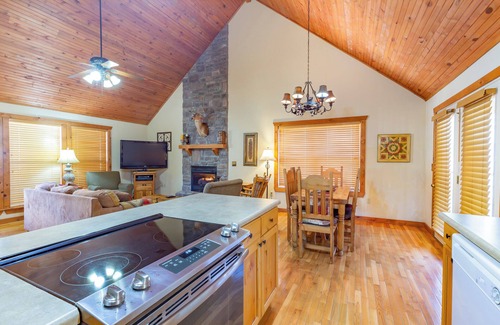 Reeds Spring Cabin | L060, 2 Br Roark Creek Cabin End Unit