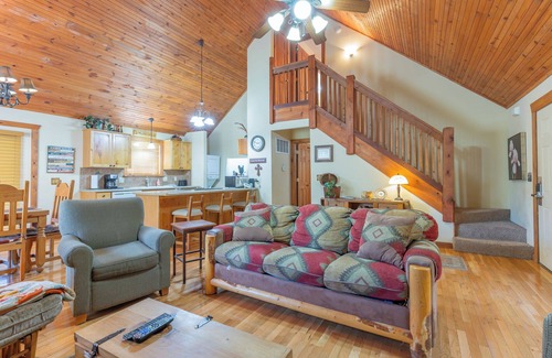 Reeds Spring Cabin | L060, 2 Br Roark Creek Cabin End Unit