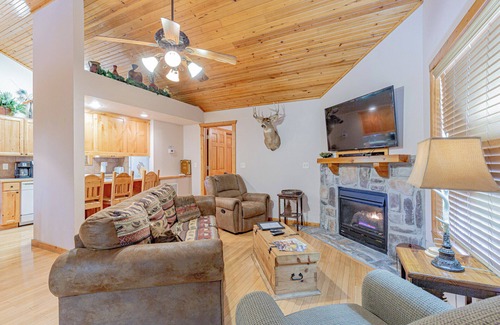 Reeds Spring House | L092, 2-Bedroom Near Lake "Great Catch Cabin