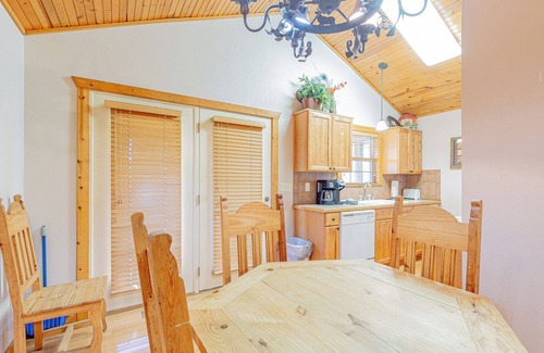 Reeds Spring House | L092, 2-Bedroom Near Lake "Great Catch Cabin