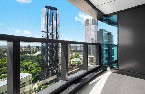 Brisbane Central Business District Apartment | L19 Spacious Apt, Wi-Fi, Parking