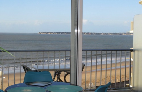 La Baule-Escoublac Apartment | LA BAULE sea facing studio with parking and bikes