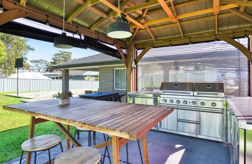 Sanctuary Point House | La Belle Vie - 1 Min Walk to Basin Walking Track