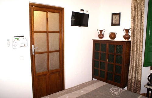 Murchas Bed & Breakfast | La Cañota King Room Adults Only, bedroom and ensuite bathroom, WIFI, swimming pool