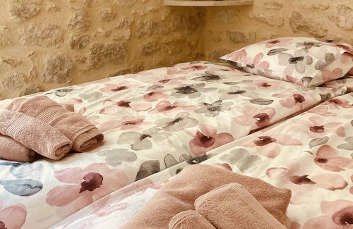 Belveze Bed & Breakfast | La Cabane, charming and unusual, swimming pool, for lovers of peace and nature