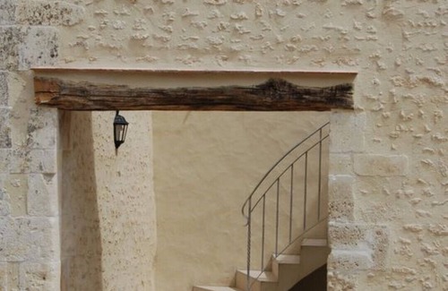 Montpellier de Medillan Apartment | La Cachette Recently Renovated Gites with Indoor Pool