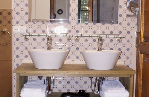 Murchas Bed & Breakfast | La Cañota Superior King Room Adults Only, bedroom and ensuite bathroom and WIFI