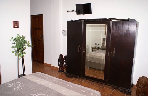 Murchas Bed & Breakfast | La Cañota Superior King Room Adults Only, bedroom and ensuite bathroom and WIFI