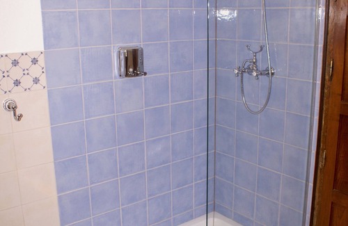 Murchas Bed & Breakfast | La Cañota Superior King Room Adults Only, bedroom and ensuite bathroom and WIFI