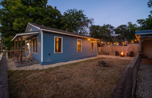 Eastside Promise Neighborhood House | La Casa Azúl ~ 5 minutes from The Pearl!