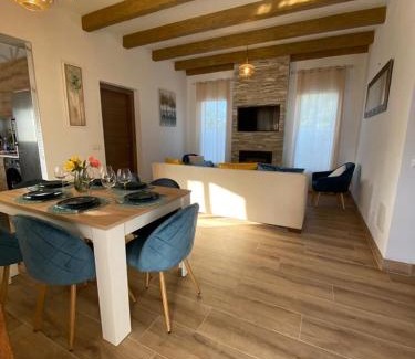 Setenil de las Bodegas House | La Casa De La Abuela