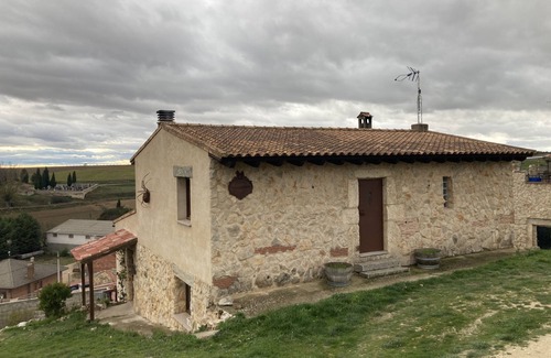 Tubilla del Lago House | La Casa de la Colina