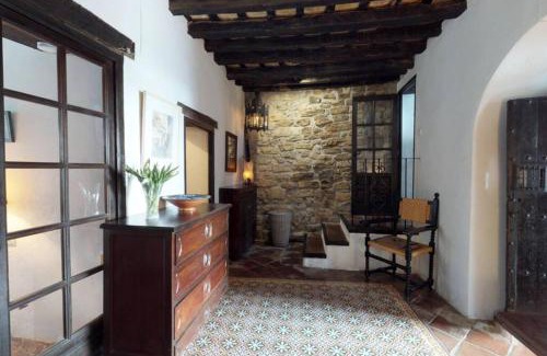Jimena de la Frontera House | La casa del piano - Beautiful 18th century house with courtyard & pool
