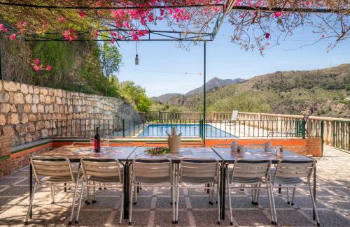 Velez de Benaudalla Ski Chalet | La Casa del Guitarrero