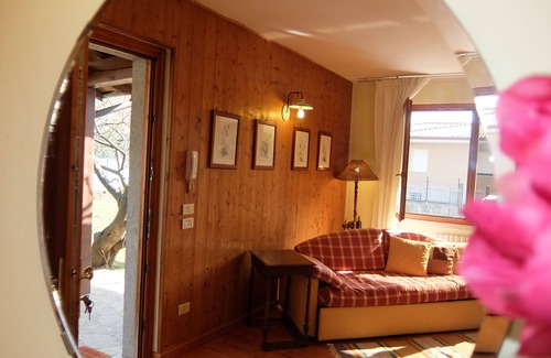 Provaglio d'Iseo Apartment | La Casa del Mandorlo in Franciacorta near Lake Iseo CIN IT017156C24G2MYP8D