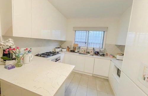 Campsie House | La Casa Di Dicembre 103 Brighton Avenue
