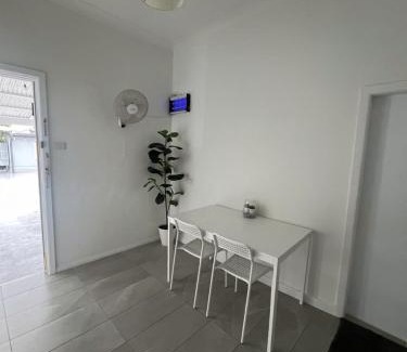Campsie House | La Casa Di Dicembre 103 Brighton Avenue