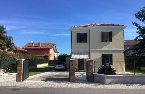 Porto Tolle House | La Casa Gialla