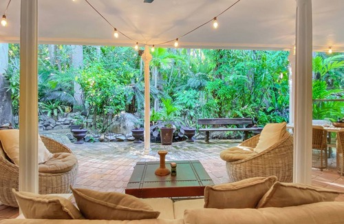 Nelly Bay House | La Casa Magnetic - Unique, private one bedroom villa