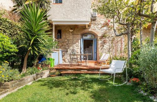 Suvereto House | La casa nel castello e il giardino segreto