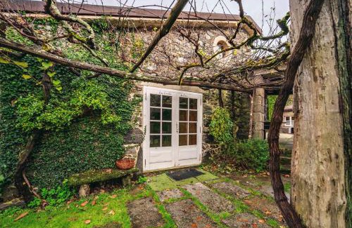 Oza de los Rios Villa | La Casita de Oza