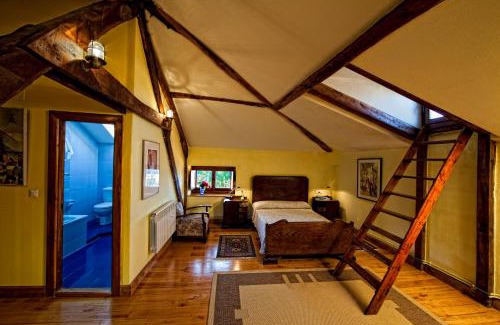 Aronces Villa | La Cochera de Somao, casona de tipología indiana