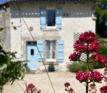 Saint-Romain House | La Colline de Tilleul - Les Tilleuls - 4 STAR RATED - stunning cottage with pool near Aubeterre in idyllic location