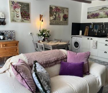 Saint-Romain House | La Colline de Tilleul - Les Tilleuls - 4 STAR RATED - stunning cottage with pool near Aubeterre in idyllic location