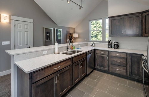 La Conner Apartment | La Conner, Tillinghast Residence E #401