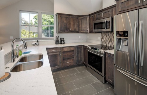La Conner Apartment | La Conner, Tillinghast Residence E #401