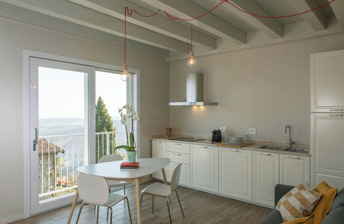 Villanuova sul Clisi Apartment | La Cornice sul Garda - Betulla - lake view and pool in small residence