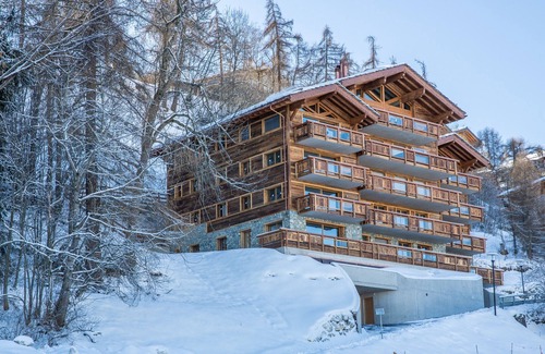 Saint-Pierre-de-Clages Apartment | La Forêt 5 - Spa access