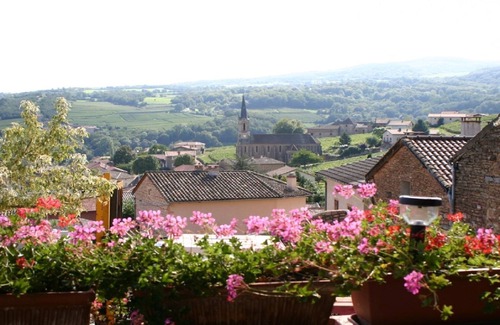 Vergisson Apartment | La Forge - Apartment private terrace, overlooking the pool and Roche de Solutré