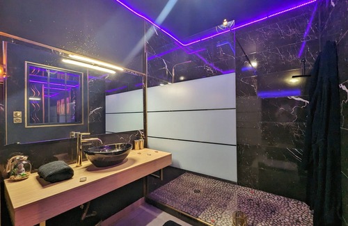 Perpignan Apartment | La Gold Room Perpignan Jaccuzzi & Sauna