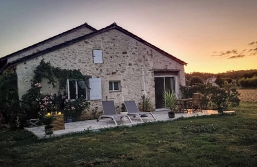 Monsempron-Libos House | La Grange aux Cyprès, Charming gîte for 2 people