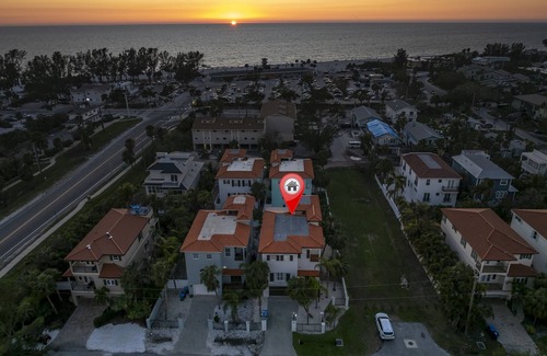 Holmes Beach Villa | La Isla Bonita by Coastal Chic Vacations