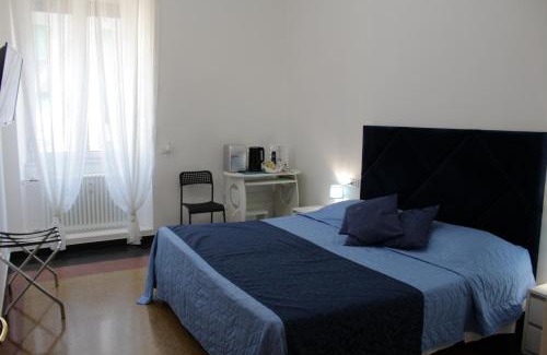 San Teodoro House | LA LANTERNA DI ANGELO rent rooms and apartments free parking on the street front