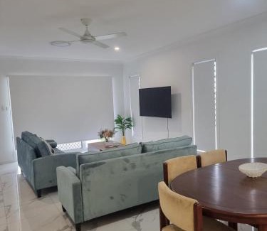 Chambers Flat House | La Luna House