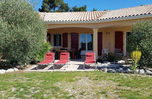 La Courade House | La maison aux ânes in the countryside, surrounded by vineyards with swimming pool.