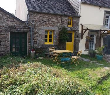 Berrien House | "La Maison de Poupée" Gîte cosy Monts d'Arrée proche Huelgoat Bretagne
