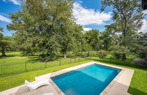 Conroe House | La Maison Enchantée de Conroe 5` from Lake