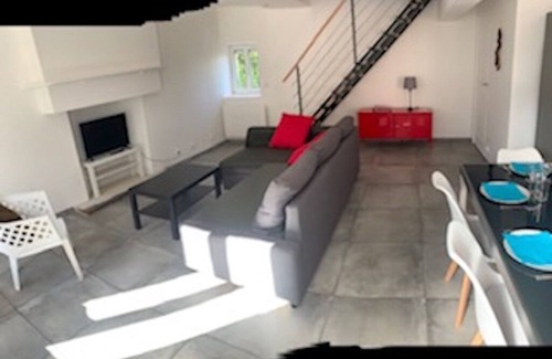 Clecy House | La Maison Fuchsia