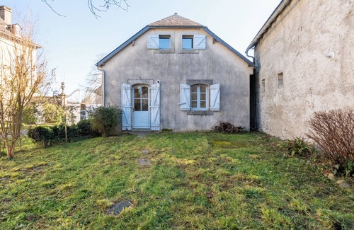 Ossun House | La Maison Vergès - 3 bedrooms - large living room - small garden