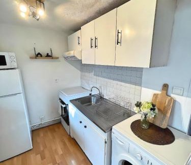 Brive-la-Gaillarde Apartment | La Mansarde - Cœur Historique, Charme et Confort