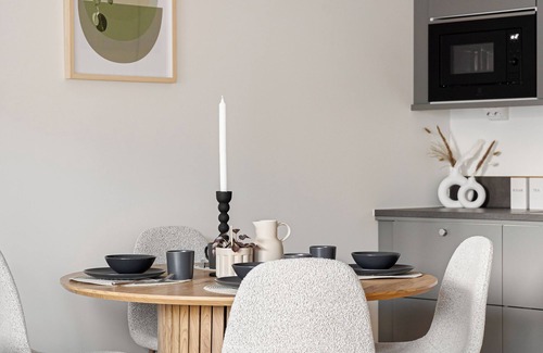 Jakobsberg Apartment | La Nordic Chic with free parking near outlet