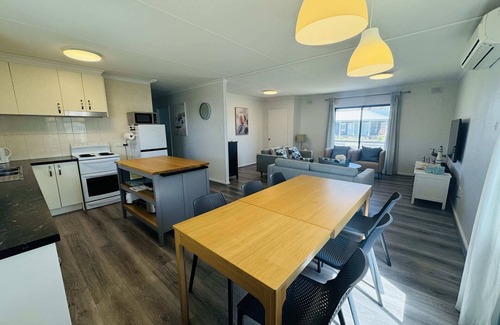 Waterhouse House | La Pavoncella - Pet Friendly Outside, wifi