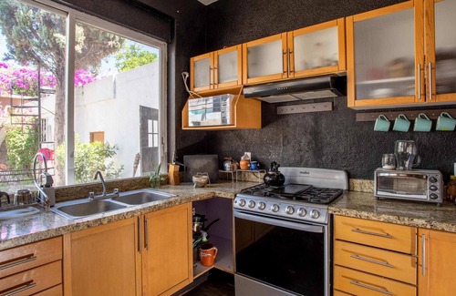Lafayette House | La Paz & Love Hostel | Private Room l Pet Friendly