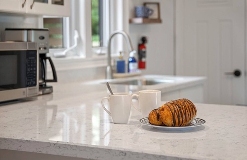 Historic Old Town House | La Petite Maison, With Soaker Tub & Fire Bowl