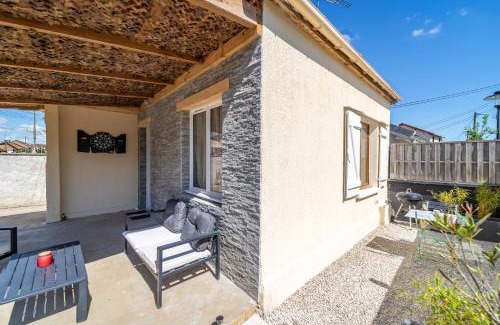 Trappes House | La Petite Parenthèse Jardin, Parking & Proche Gare